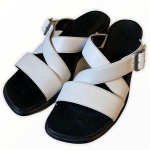 Clark’s Slip On Straply Heeled Sandals sSize 7.5M